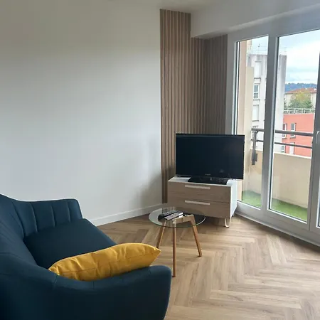 Apartment Agreable Chantilly Avec Balcon Et Parking Securise *