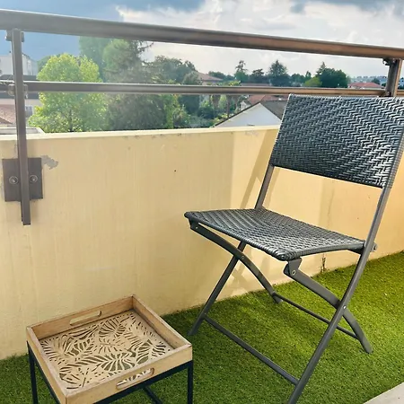 Agreable Chantilly Avec Balcon Et Parking Securise Pau