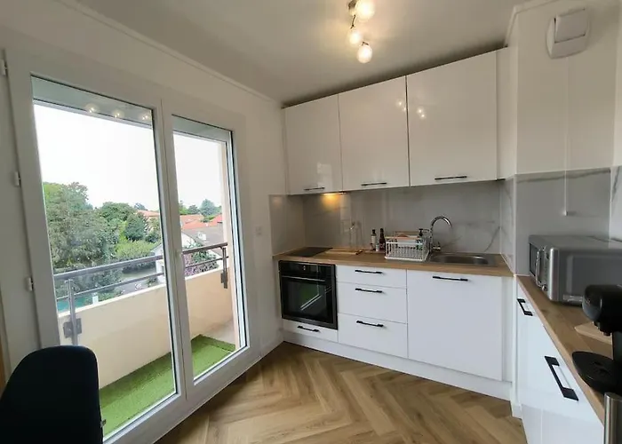 Agreable Chantilly Avec Balcon Et Parking Securise דירה *